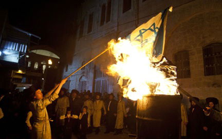 טקס שריפת הדגל. המשטרה תנסה למנוע