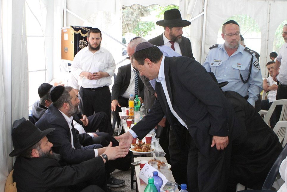 מצעד המנחמים אצל אריה דרעי: צפו בגלריה