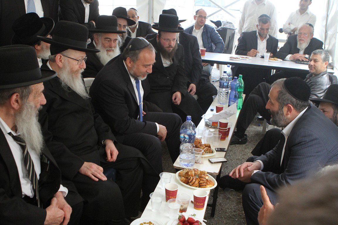 מצעד המנחמים אצל אריה דרעי: צפו בגלריה
