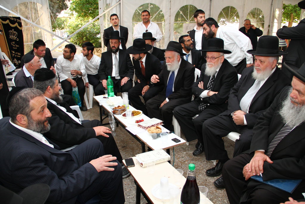 מצעד המנחמים אצל אריה דרעי: צפו בגלריה