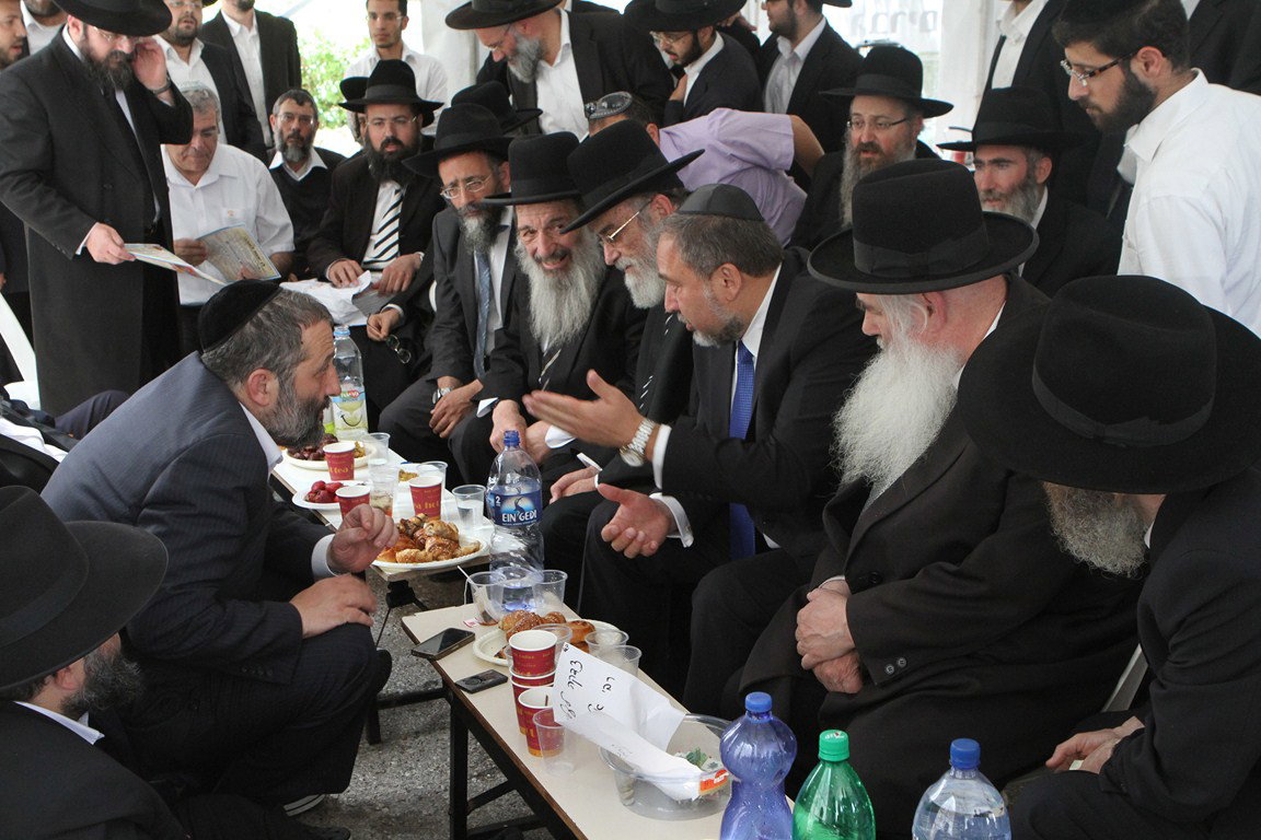 מצעד המנחמים אצל אריה דרעי: צפו בגלריה