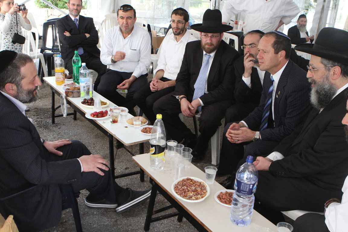מצעד המנחמים אצל אריה דרעי: צפו בגלריה
