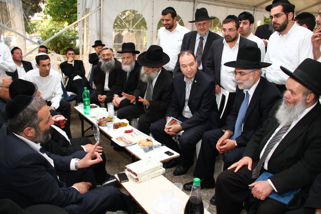מצעד המנחמים אצל אריה דרעי: צפו בגלריה