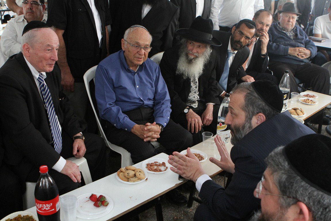 מצעד המנחמים אצל אריה דרעי: צפו בגלריה