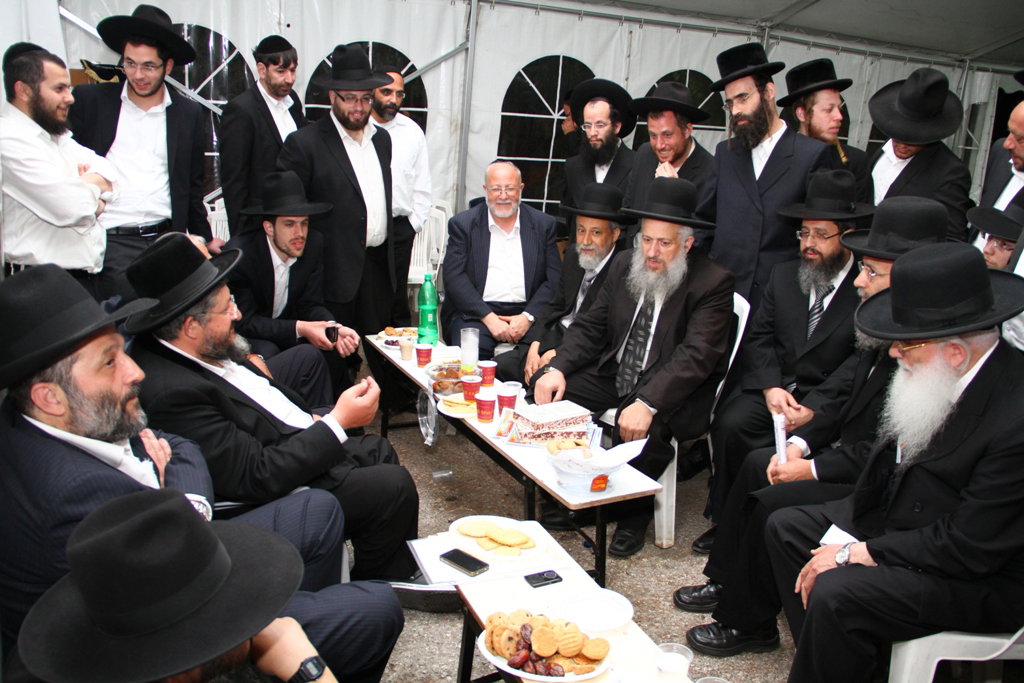 מצעד המנחמים אצל אריה דרעי: צפו בגלריה