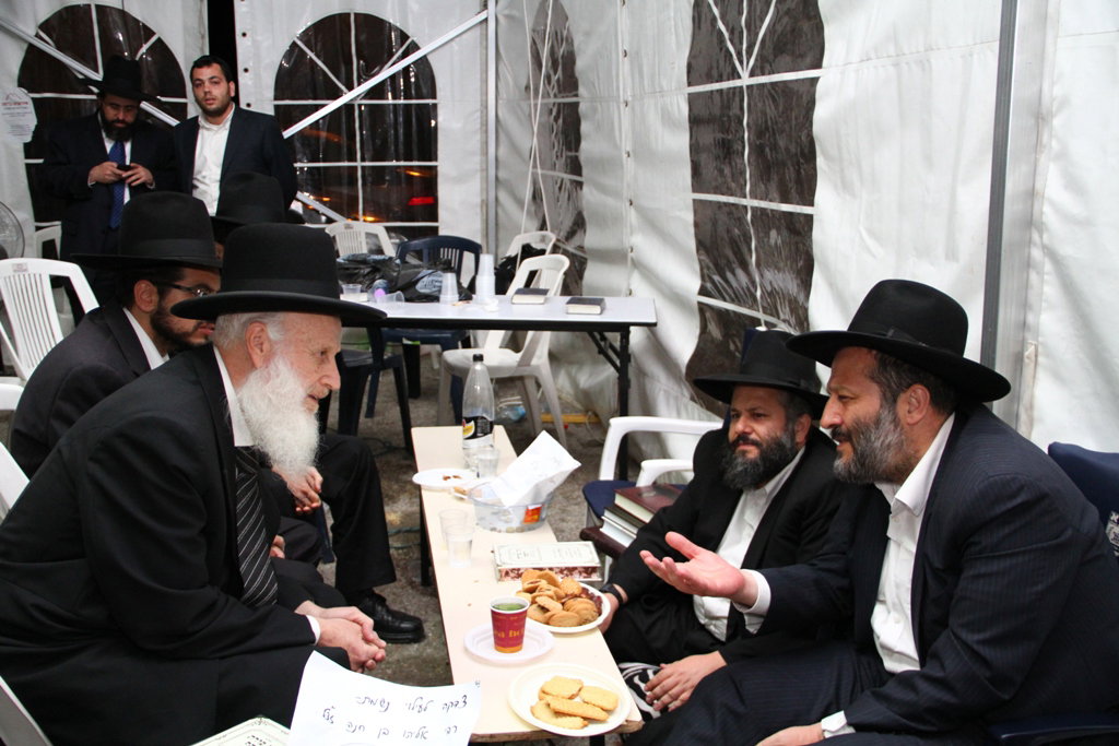 מצעד המנחמים אצל אריה דרעי: צפו בגלריה