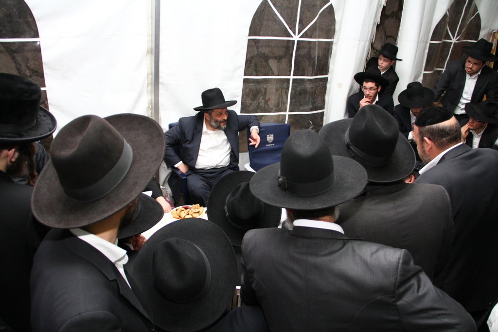 מצעד המנחמים אצל אריה דרעי: צפו בגלריה