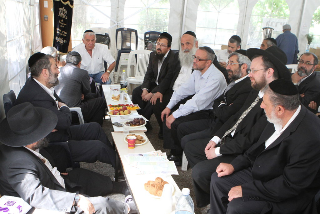 ניחום אבלים בבית דרעי: אדמו"רים, רבנים, פוליטקאים