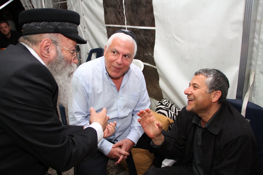 ניחום אבלים בבית דרעי: אדמו"רים, רבנים, פוליטקאים