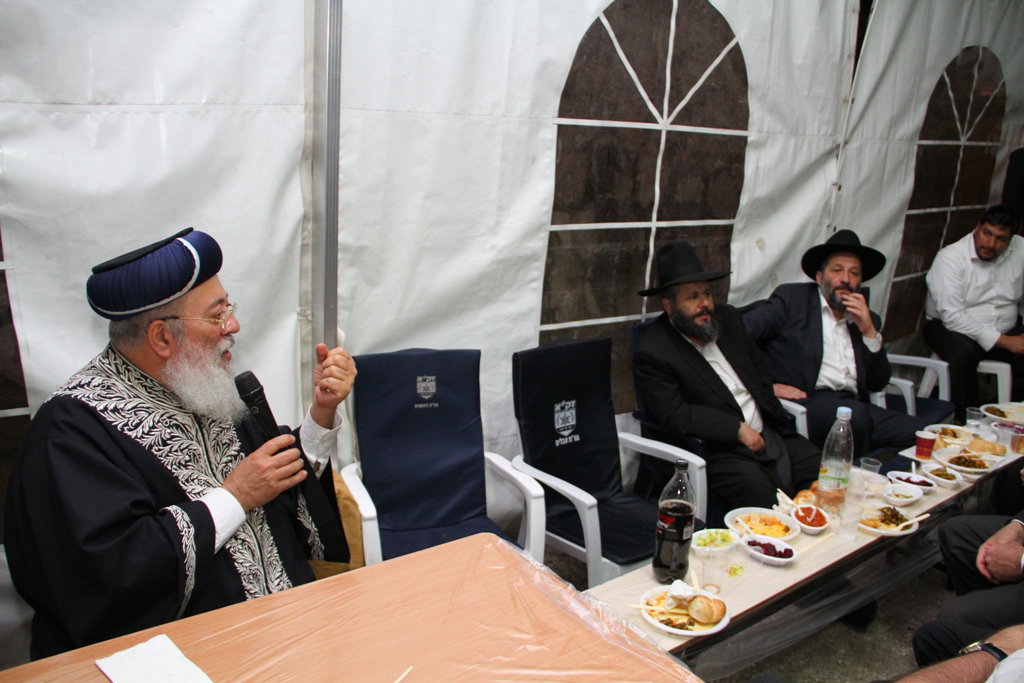 ניחום אבלים בבית דרעי: אדמו"רים, רבנים, פוליטקאים