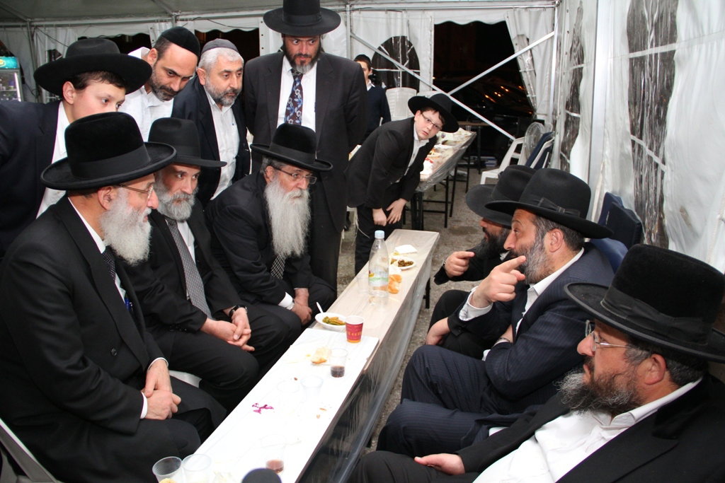 ניחום אבלים בבית דרעי: אדמו"רים, רבנים, פוליטקאים