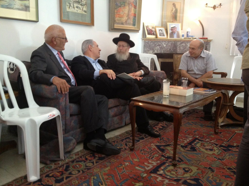 סגן השר, יעקב ליצמן ניחם את ראש הממשלה