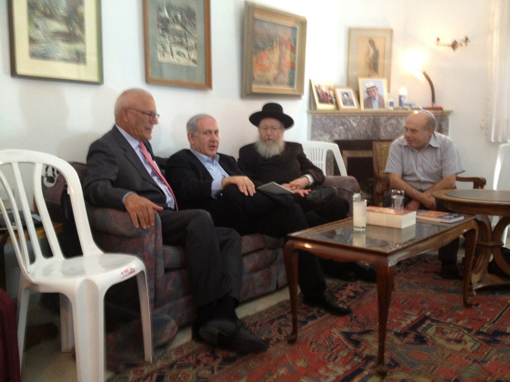 סגן השר, יעקב ליצמן ניחם את ראש הממשלה