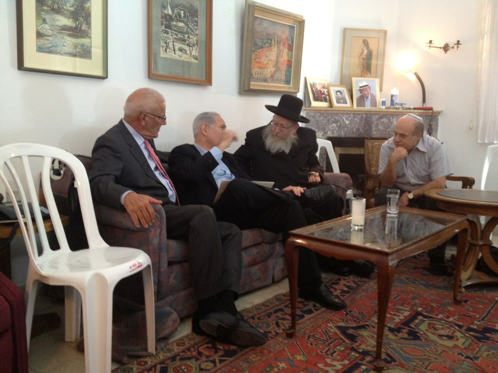 סגן השר, יעקב ליצמן ניחם את ראש הממשלה