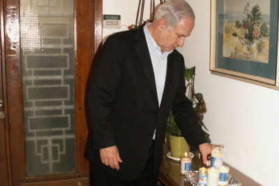 נתניהו מדליק נר