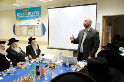 ד"ר רבינזון – רופא בכיר בשירותי בריאות כללית