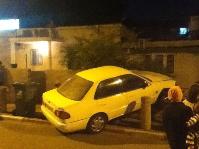 ב"ב: רכב עלה על הגדר, אין נפגעים