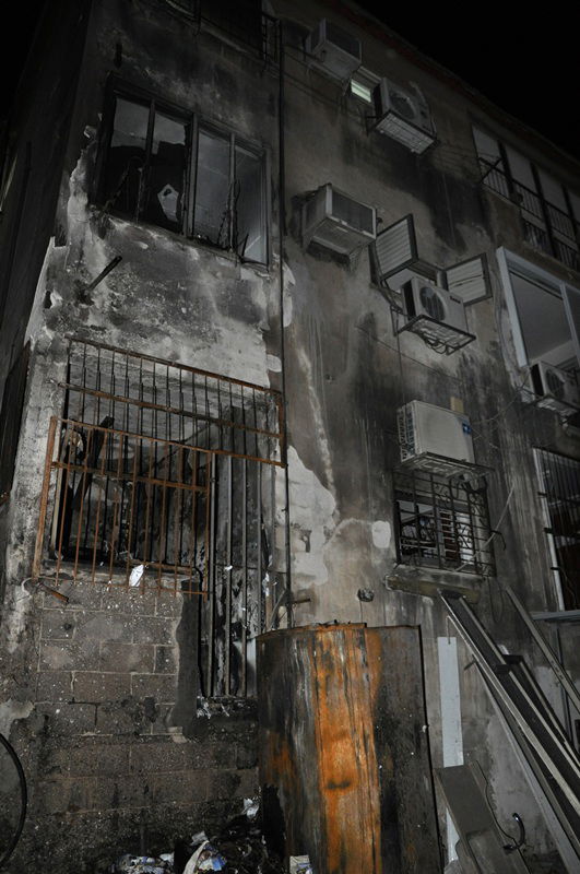 צפו: שריפת ענק בבניין מוסדות שטפנשט בבני ברק