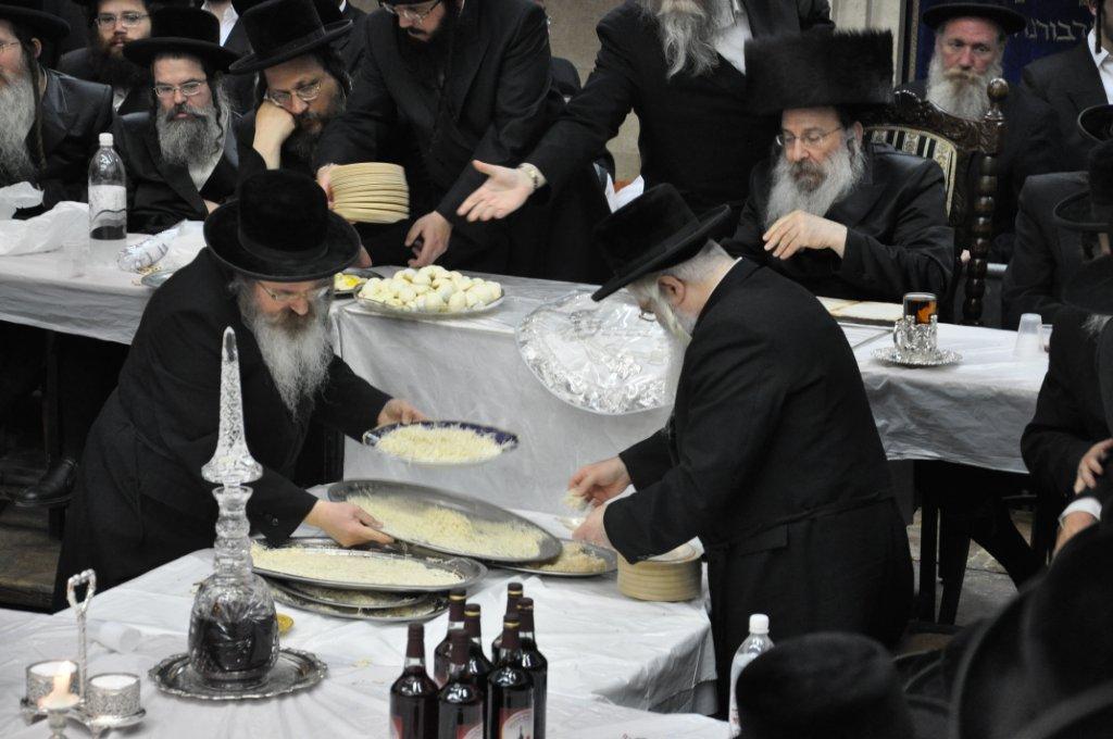 ‏‏טיש 'פסח שני' בנדבורנה: צפו בגלריה