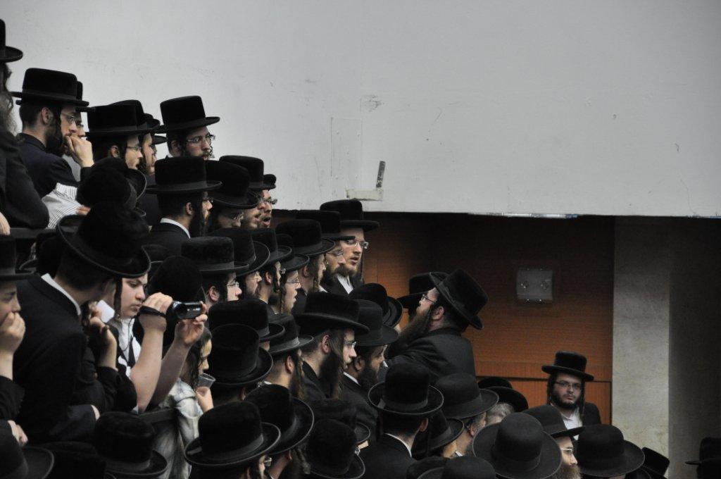 ‏‏טיש 'פסח שני' בנדבורנה: צפו בגלריה