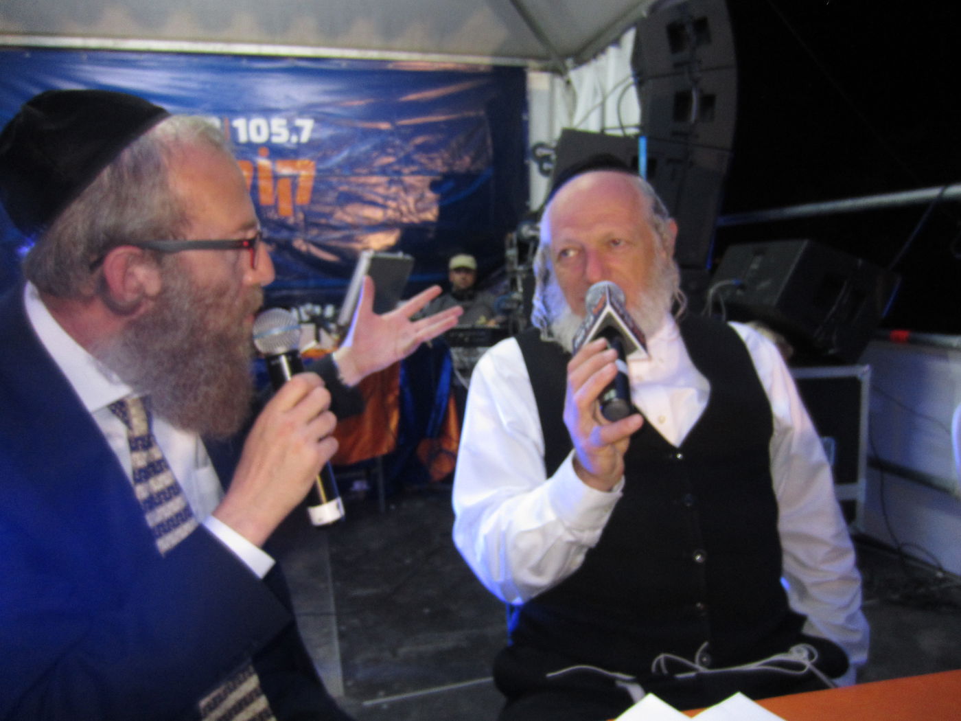 "קול ברמה" ו"קול חי" כבשו את מירון