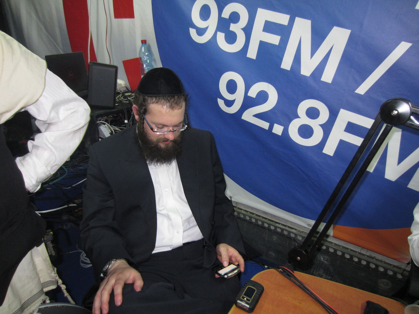 "קול ברמה" ו"קול חי" כבשו את מירון