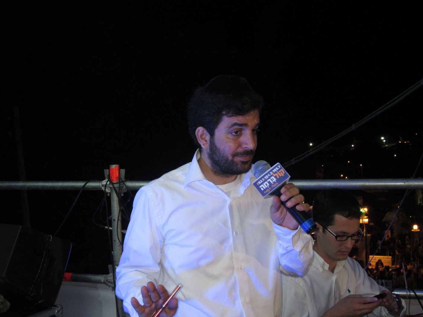 "קול ברמה" ו"קול חי" כבשו את מירון