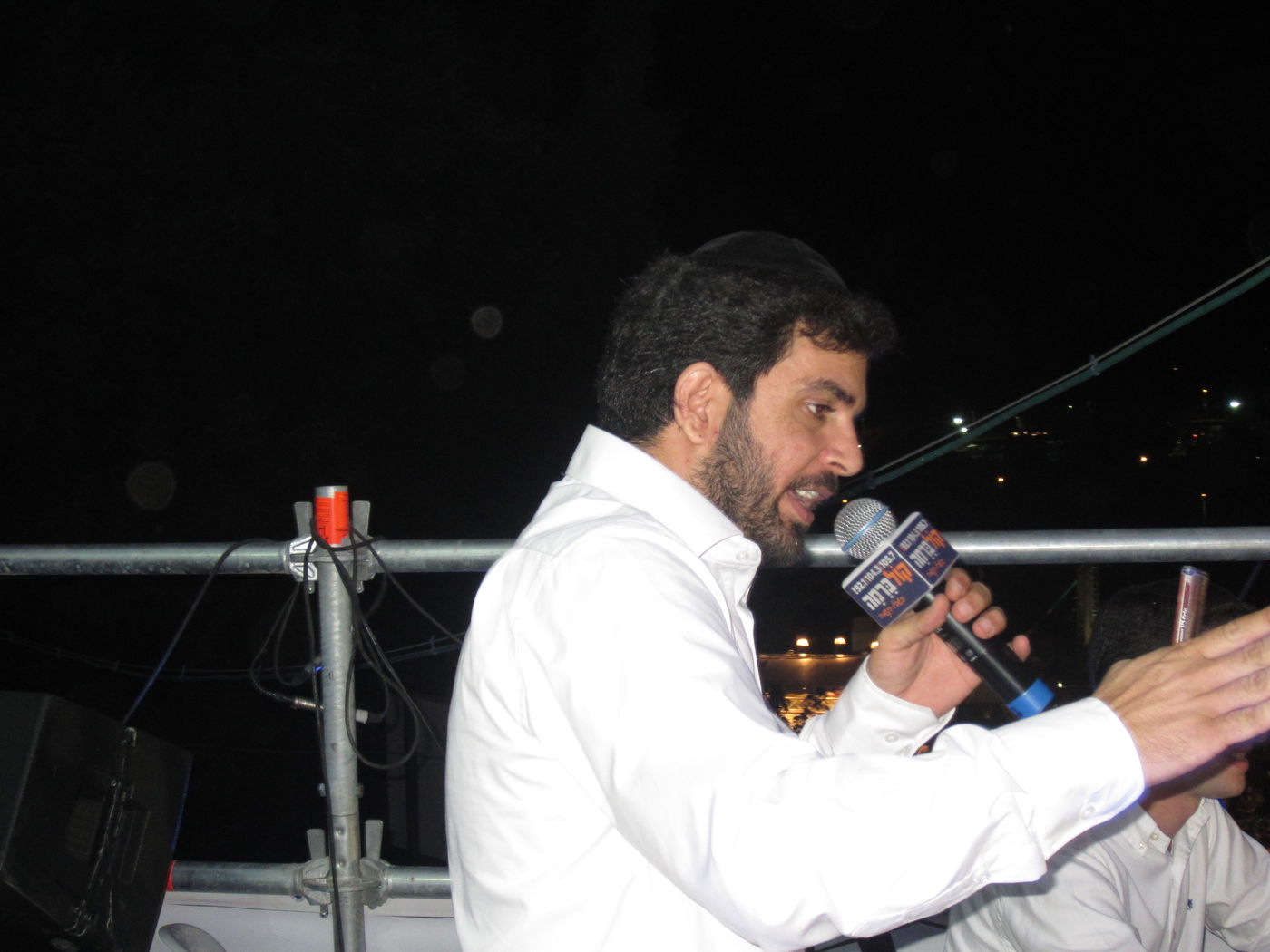 "קול ברמה" ו"קול חי" כבשו את מירון