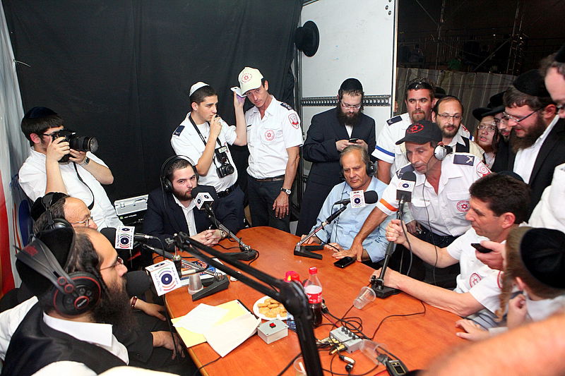 "קול ברמה" ו"קול חי" כבשו את מירון