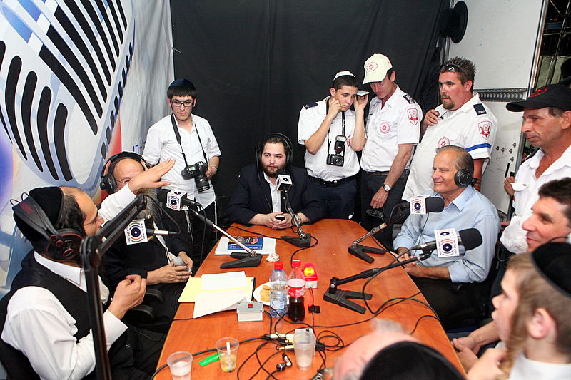 "קול ברמה" ו"קול חי" כבשו את מירון