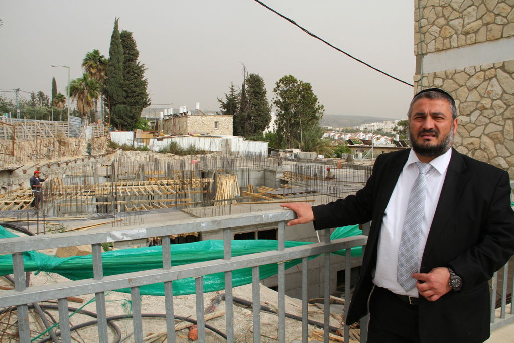 יום בחיי ראש עיריית בית שמש משה אבוטבול