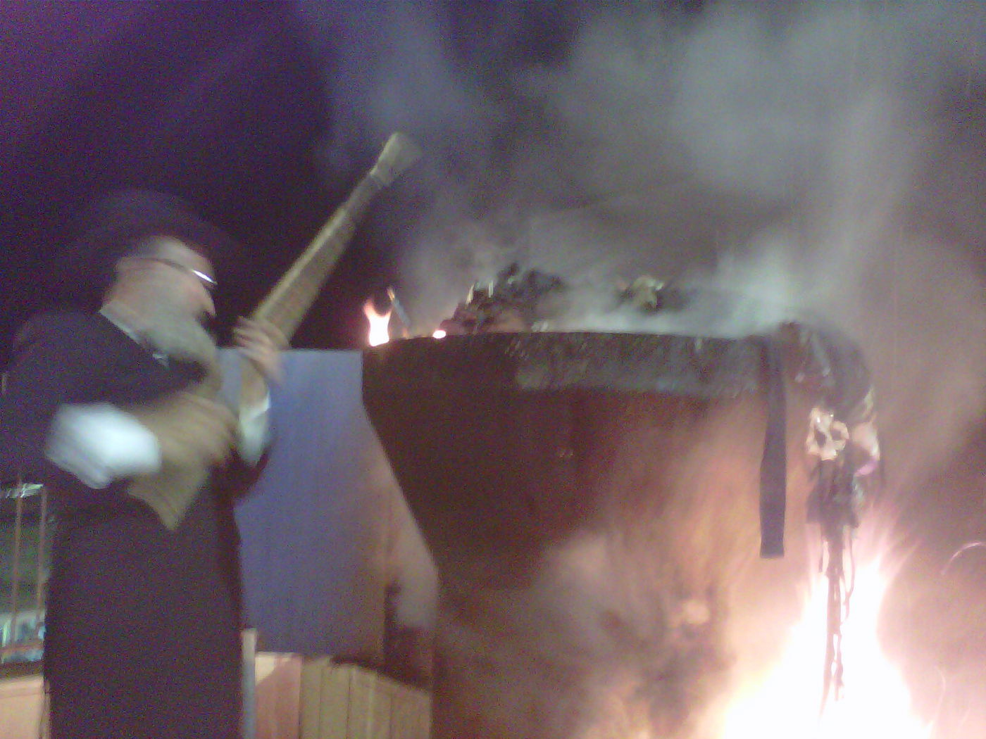 שלהבת ה'גארטלא'ך' עולה מעליה