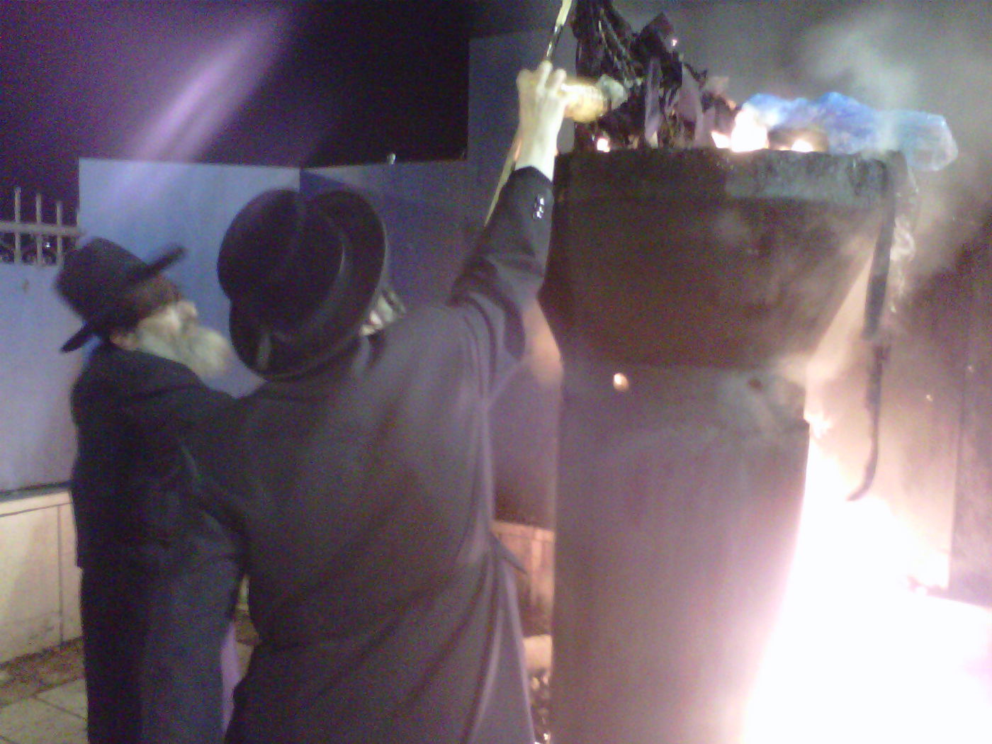 שלהבת ה'גארטלא'ך' עולה מעליה