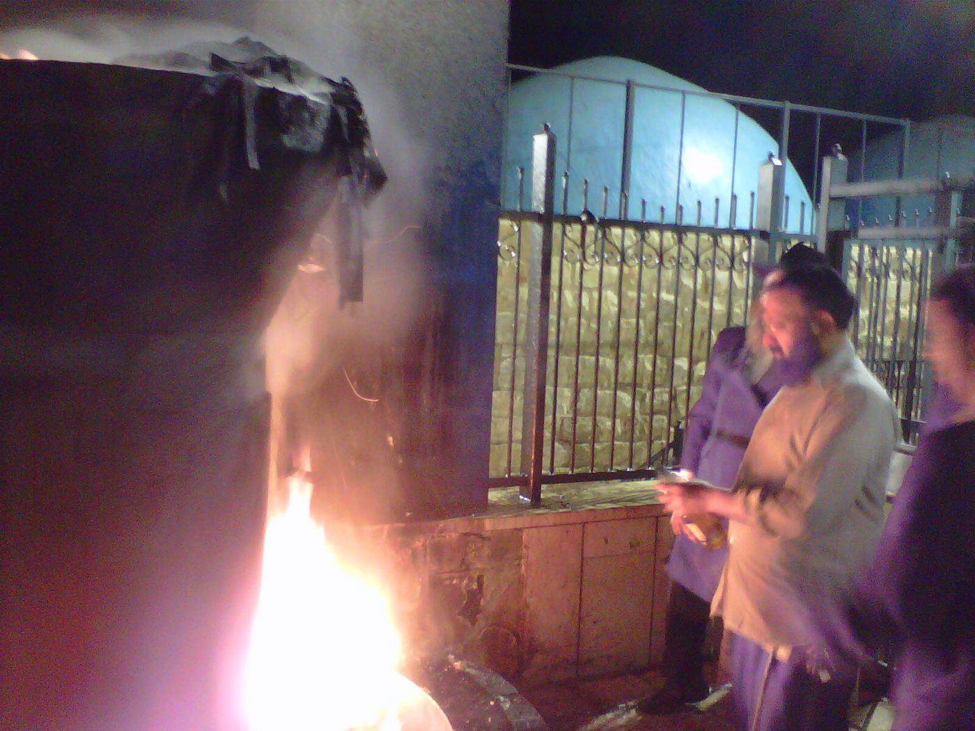 שלהבת ה'גארטלא'ך' עולה מעליה