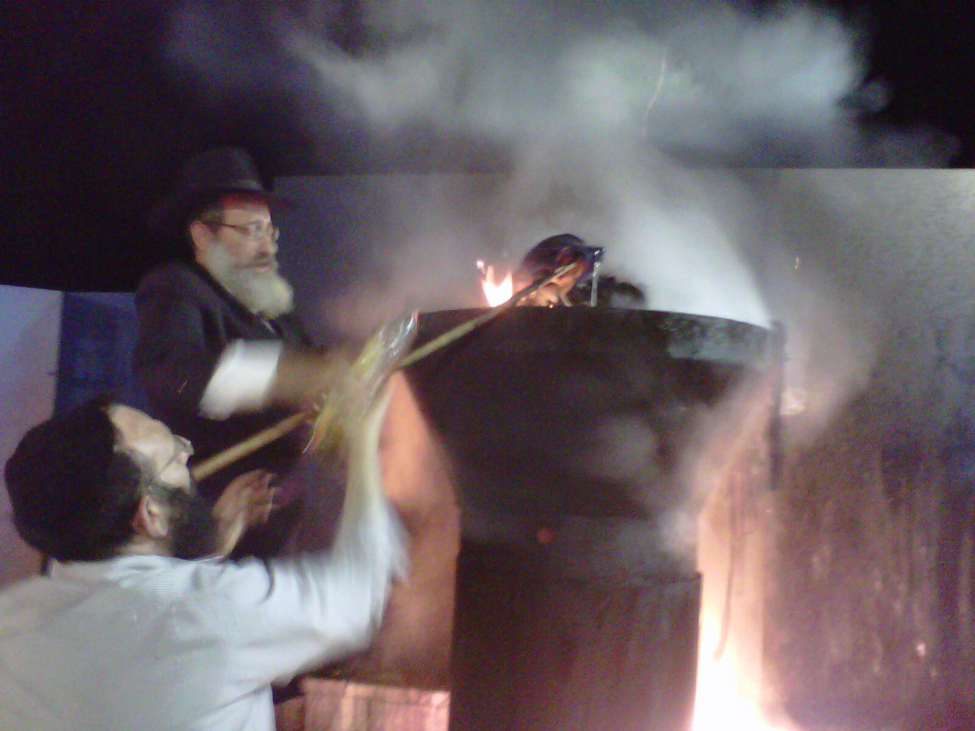 שלהבת ה'גארטלא'ך' עולה מעליה