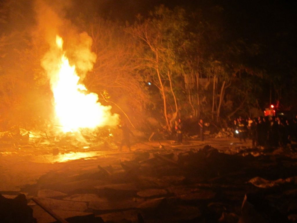 תיעוד: שריפה פרצה בסמוך לישיבה, הבחורים פונו