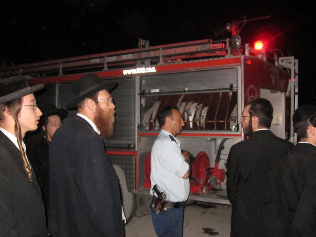 תיעוד: שריפה פרצה בסמוך לישיבה, הבחורים פונו