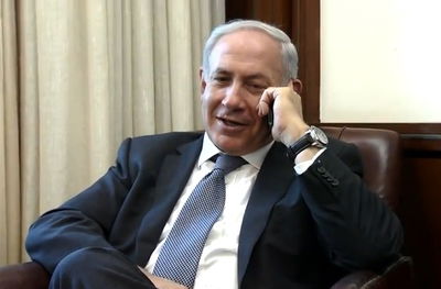 נתניהו משוחח עם יונתן הקב"ט