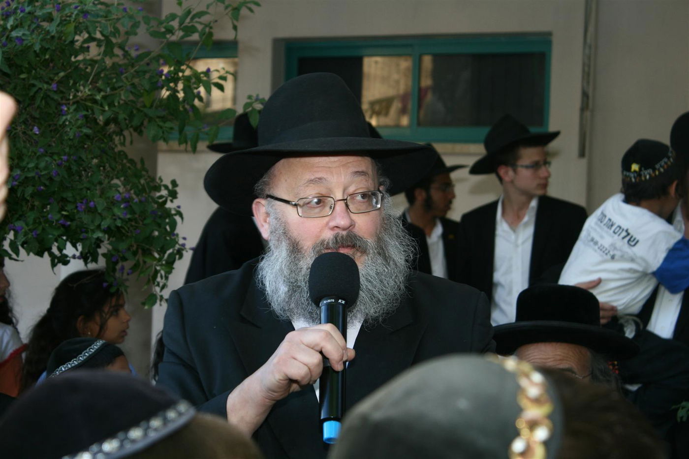 צפו בגלריה: צפת חגגה עם ספרי-התורה האבודים