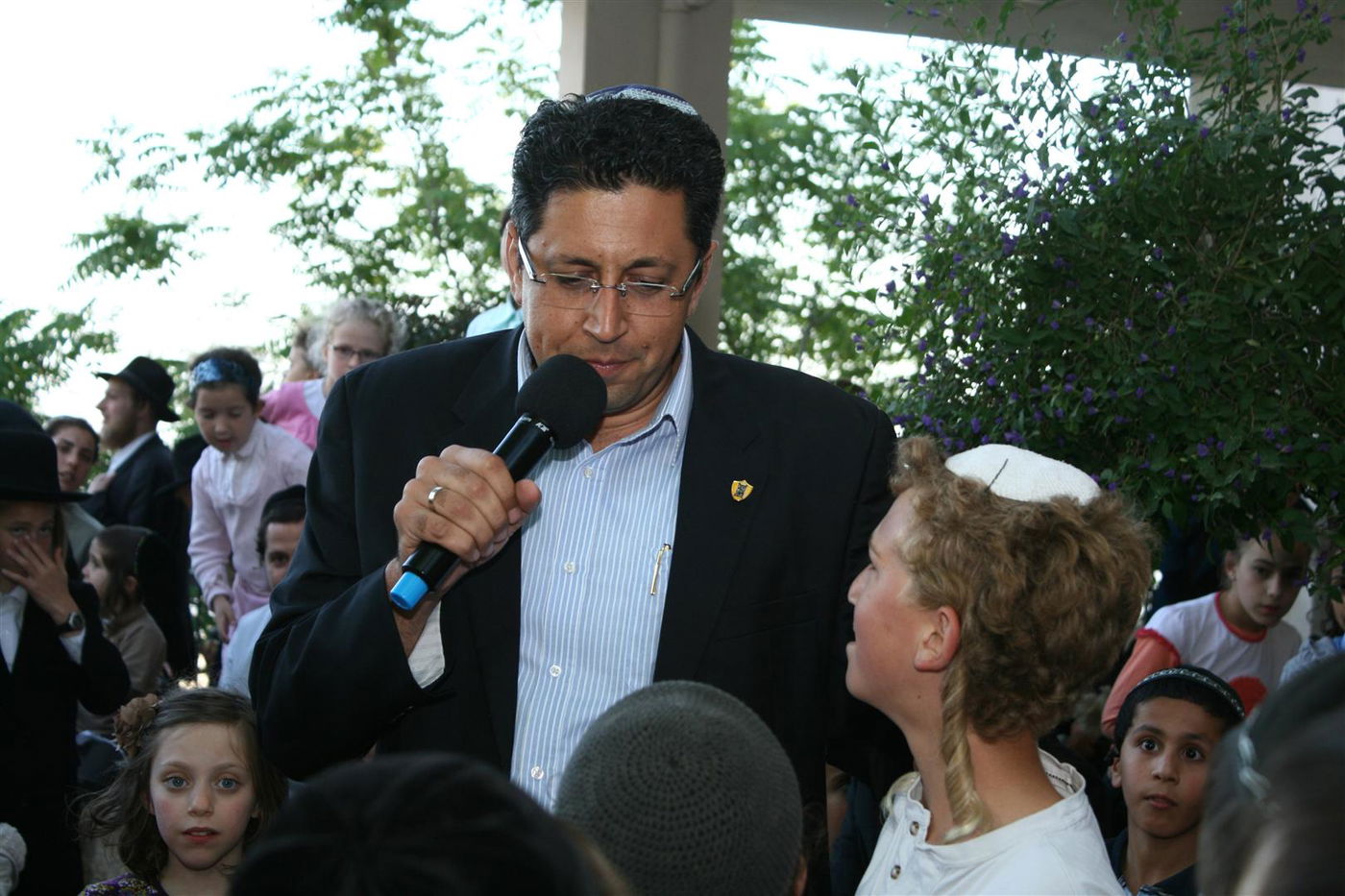 צפו בגלריה: צפת חגגה עם ספרי-התורה האבודים