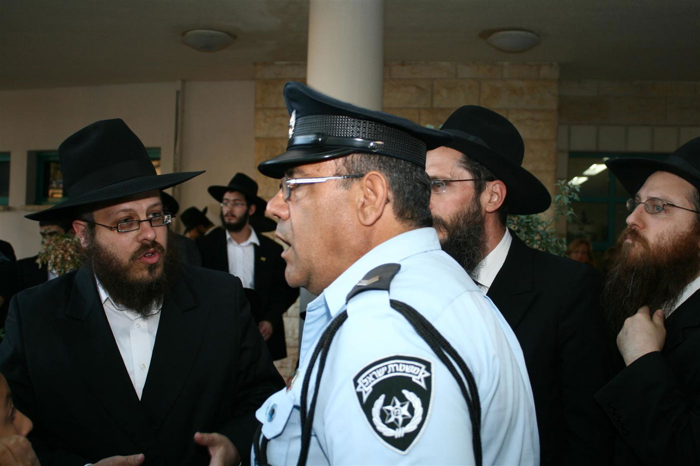 צפו בגלריה: צפת חגגה עם ספרי-התורה האבודים