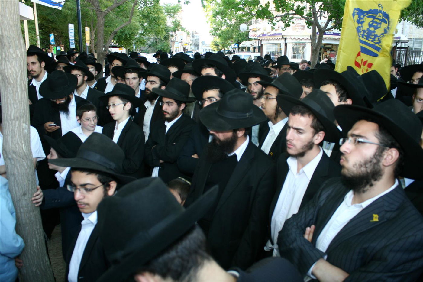 צפו בגלריה: צפת חגגה עם ספרי-התורה האבודים