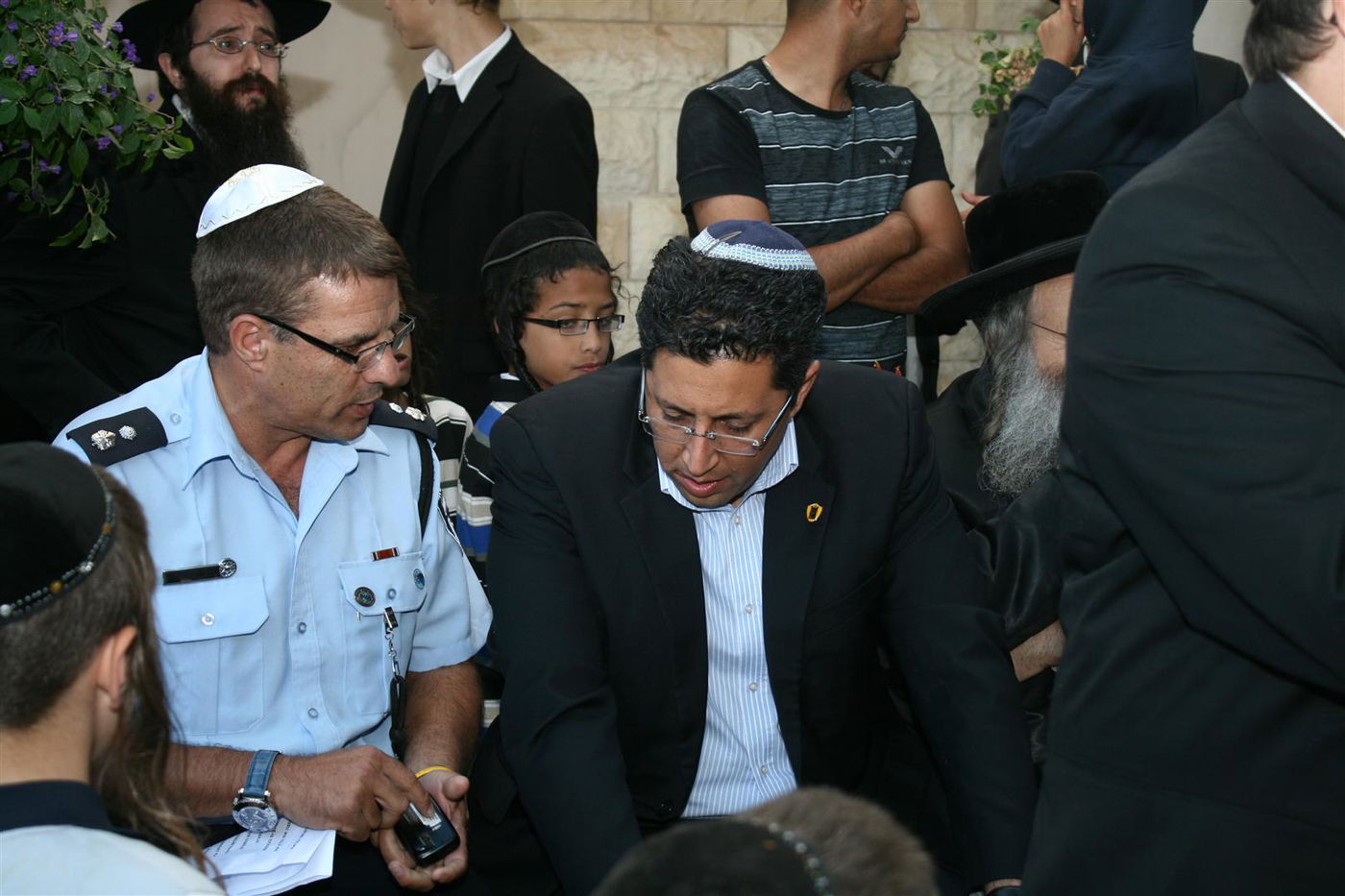 צפו בגלריה: צפת חגגה עם ספרי-התורה האבודים