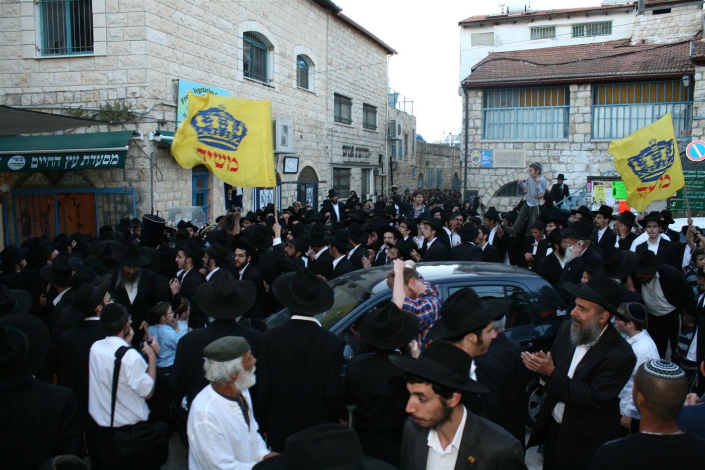 צפו בגלריה: צפת חגגה עם ספרי-התורה האבודים