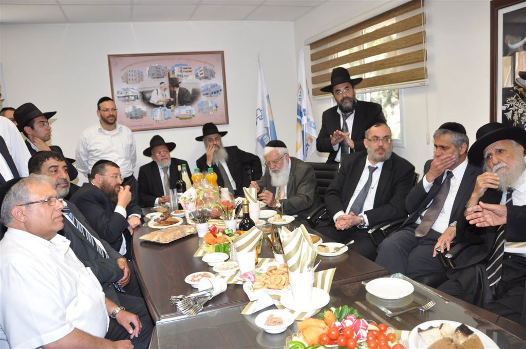 סגן ראש העיר אלי דדון חנך לשכה חדשה, כולם הגיעו לברך