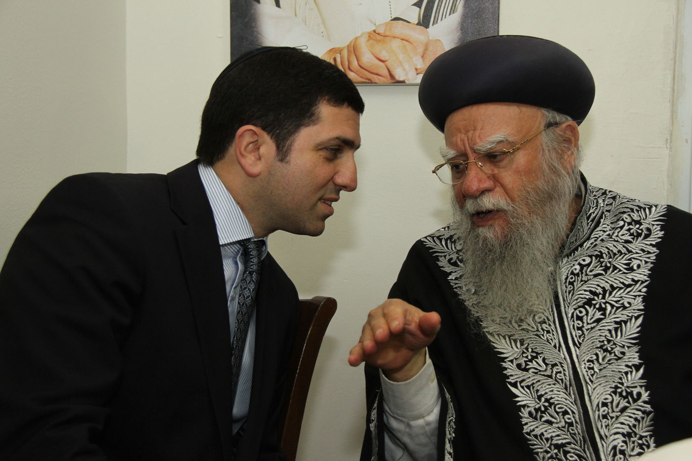 גלריה: הראשון לציון הרב בקשי דורון חגג עם ספר התורה