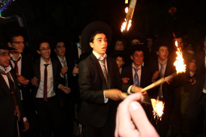 גלריה: הראשון לציון הרב בקשי דורון חגג עם ספר התורה