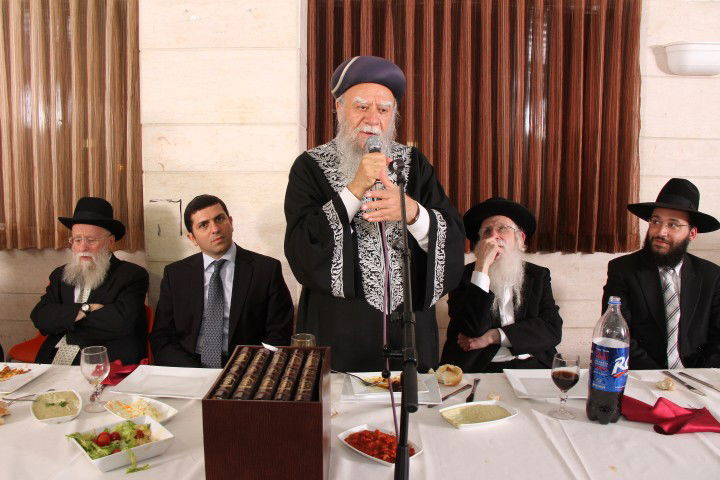 גלריה: הראשון לציון הרב בקשי דורון חגג עם ספר התורה