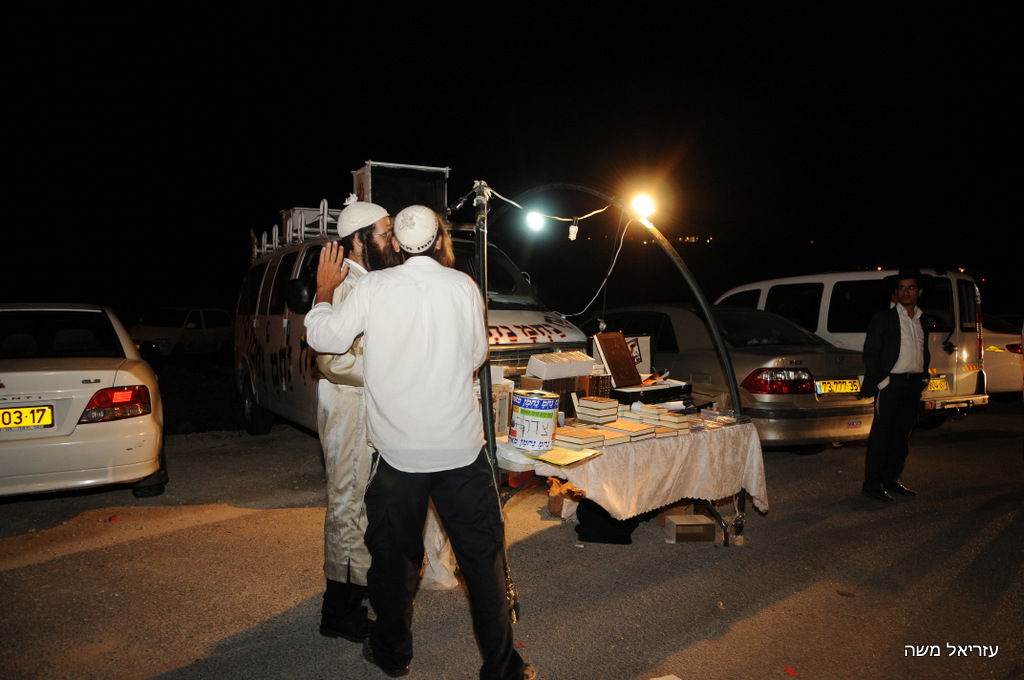 אלפים נוהרים לקבר שמואל הנביא בליווי כוחות משטרה