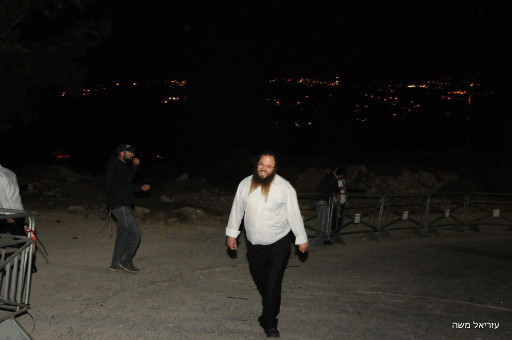 אלפים נוהרים לקבר שמואל הנביא בליווי כוחות משטרה